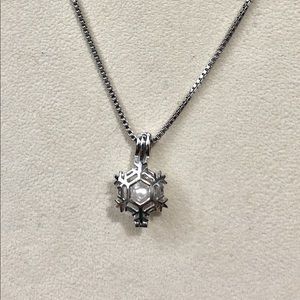 Vantel Pearls Necklace